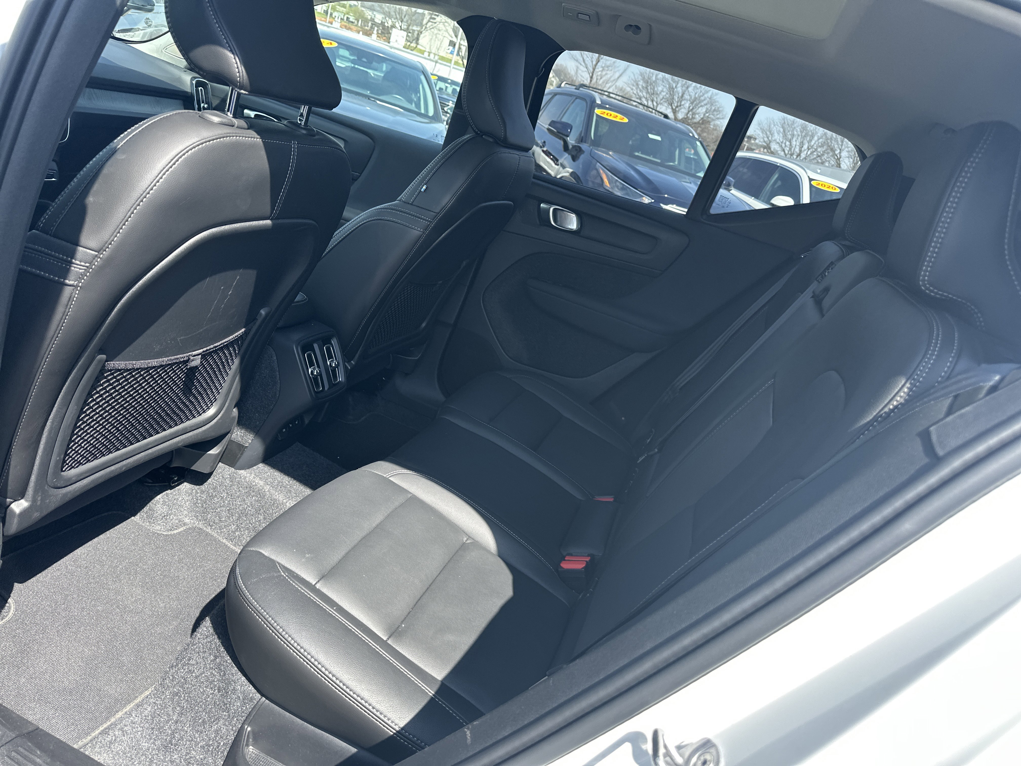 Used 2025 Volvo XC40 B5 Core image 15