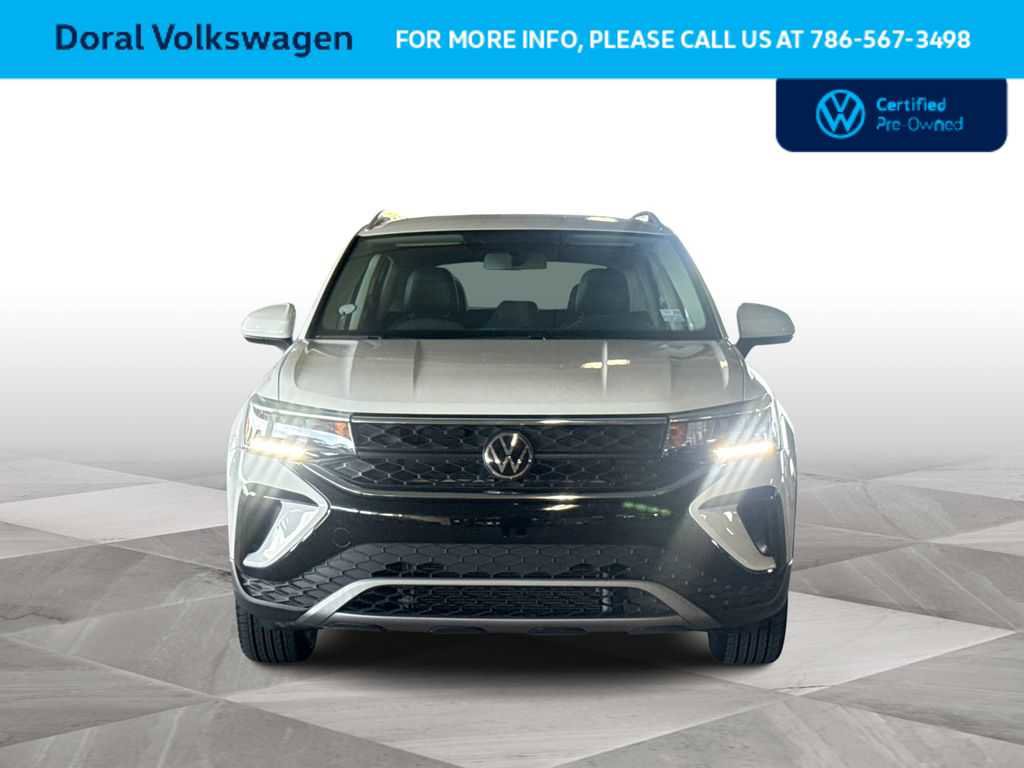 Certified 2022 Volkswagen Taos SE FWD image 3