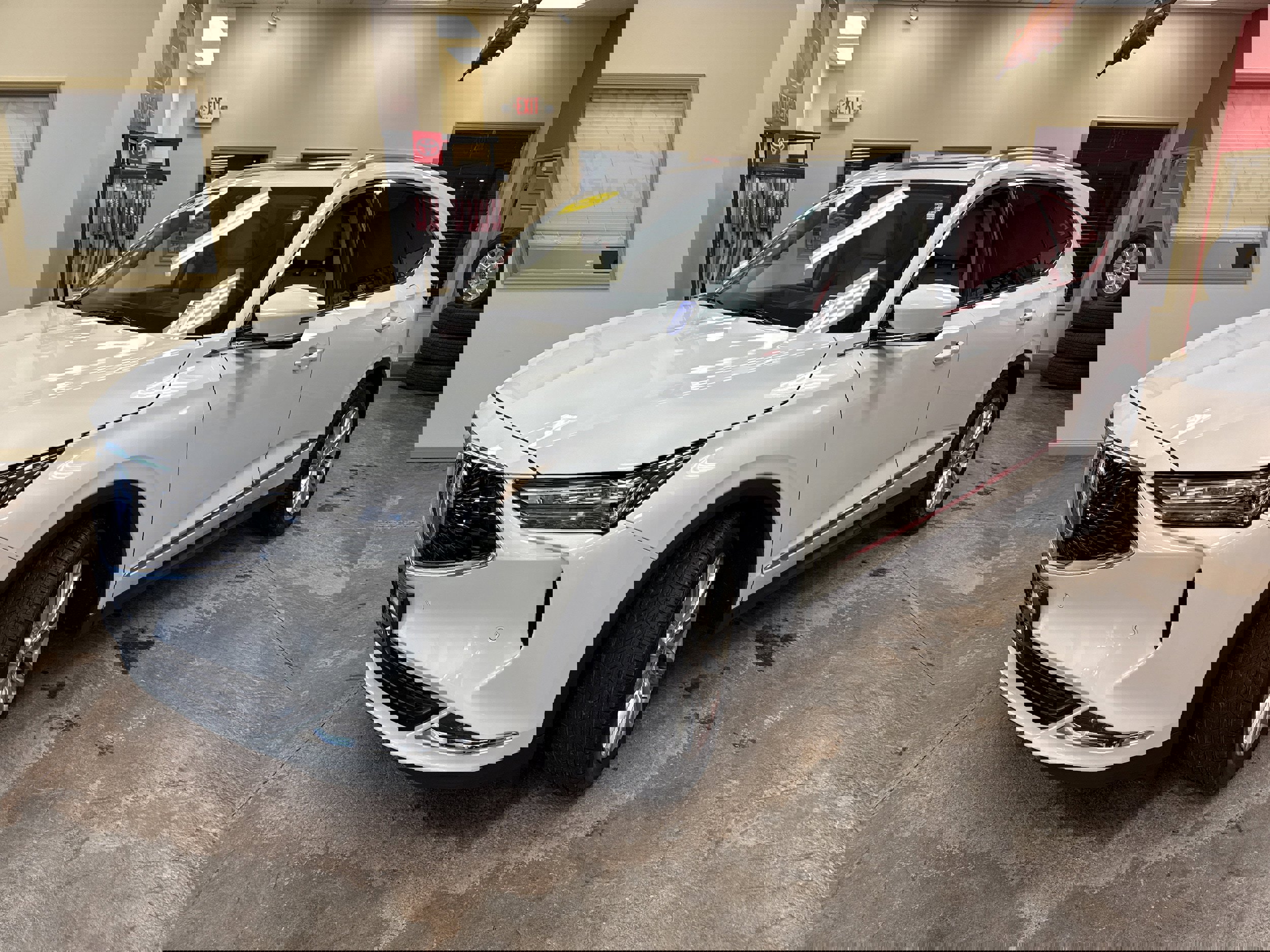 Used 2023 Acura MDX SH-AWD w/ Advance Package image 4