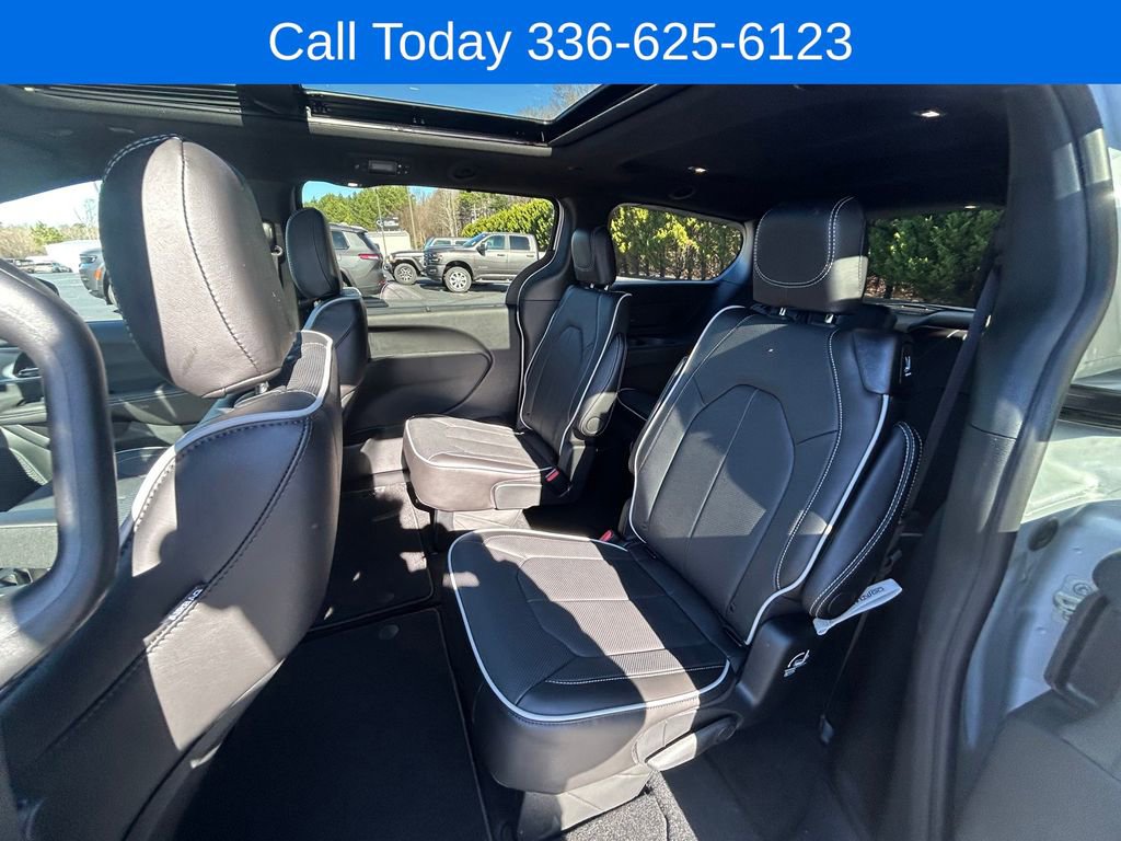 New 2026 Chrysler Pacifica Limited w/ S Appearance Package FWD image 13