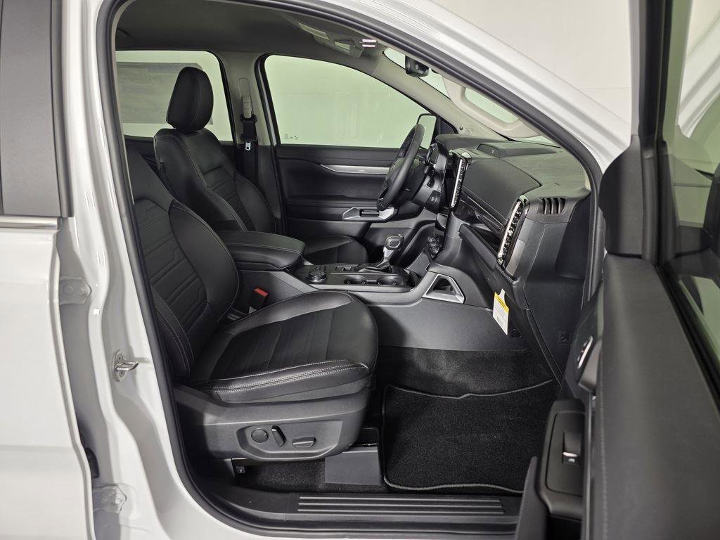 Used 2025 Ford Ranger Lariat w/ Chrome Accent Package image 24