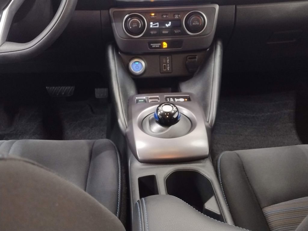 Used 2023 Nissan Leaf S image 32