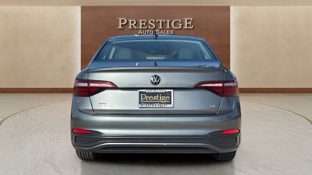 Used 2024 Volkswagen Jetta SE FWD image 12