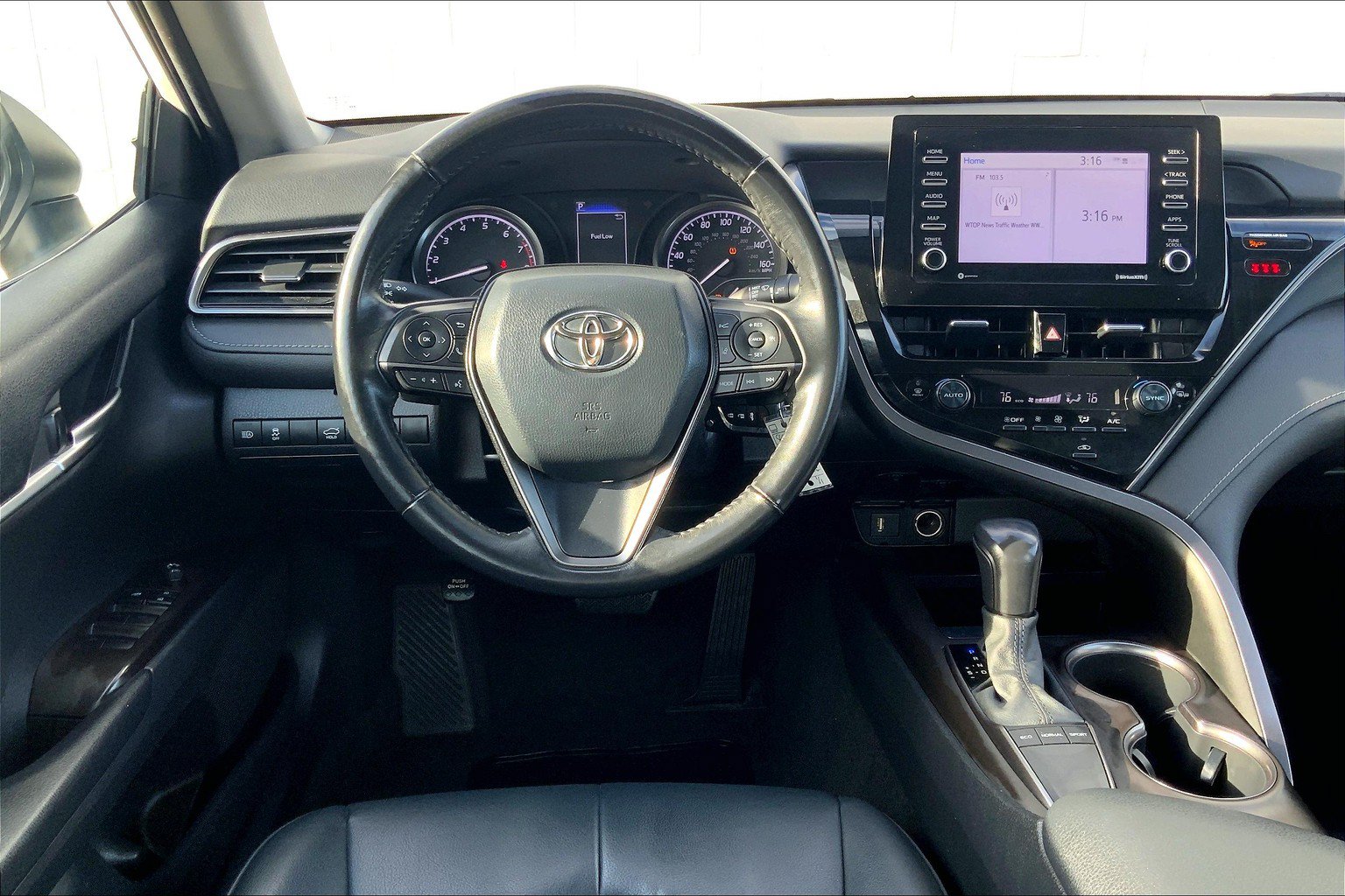 Used 2022 Toyota Camry SE FWD image 6