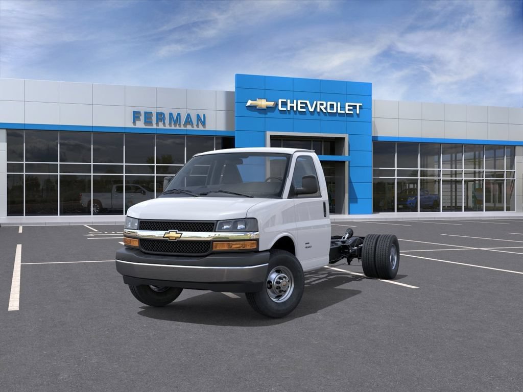 New 2026 Chevrolet Express 4500 w/ Power Convenience Package RWD image 9