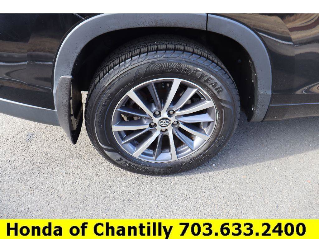 Used 2017 Toyota Highlander XLE image 30