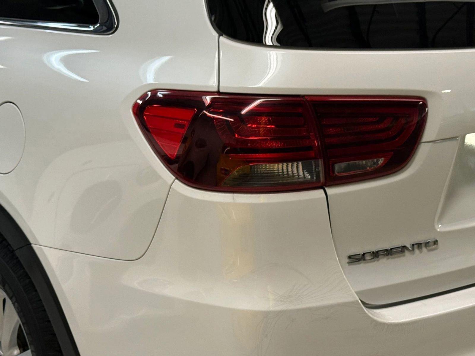 Used 2019 Kia Sorento LX w/ LX Convenience Package image 12