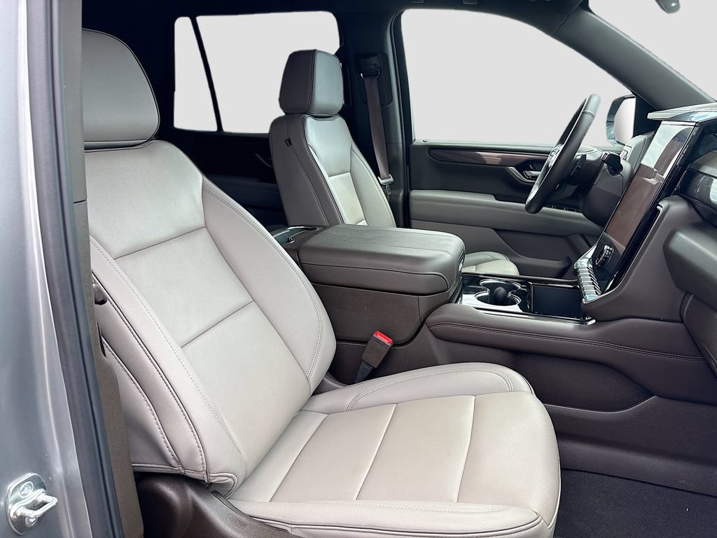 Used 2025 GMC Yukon Elevation AWD/4WD image 30