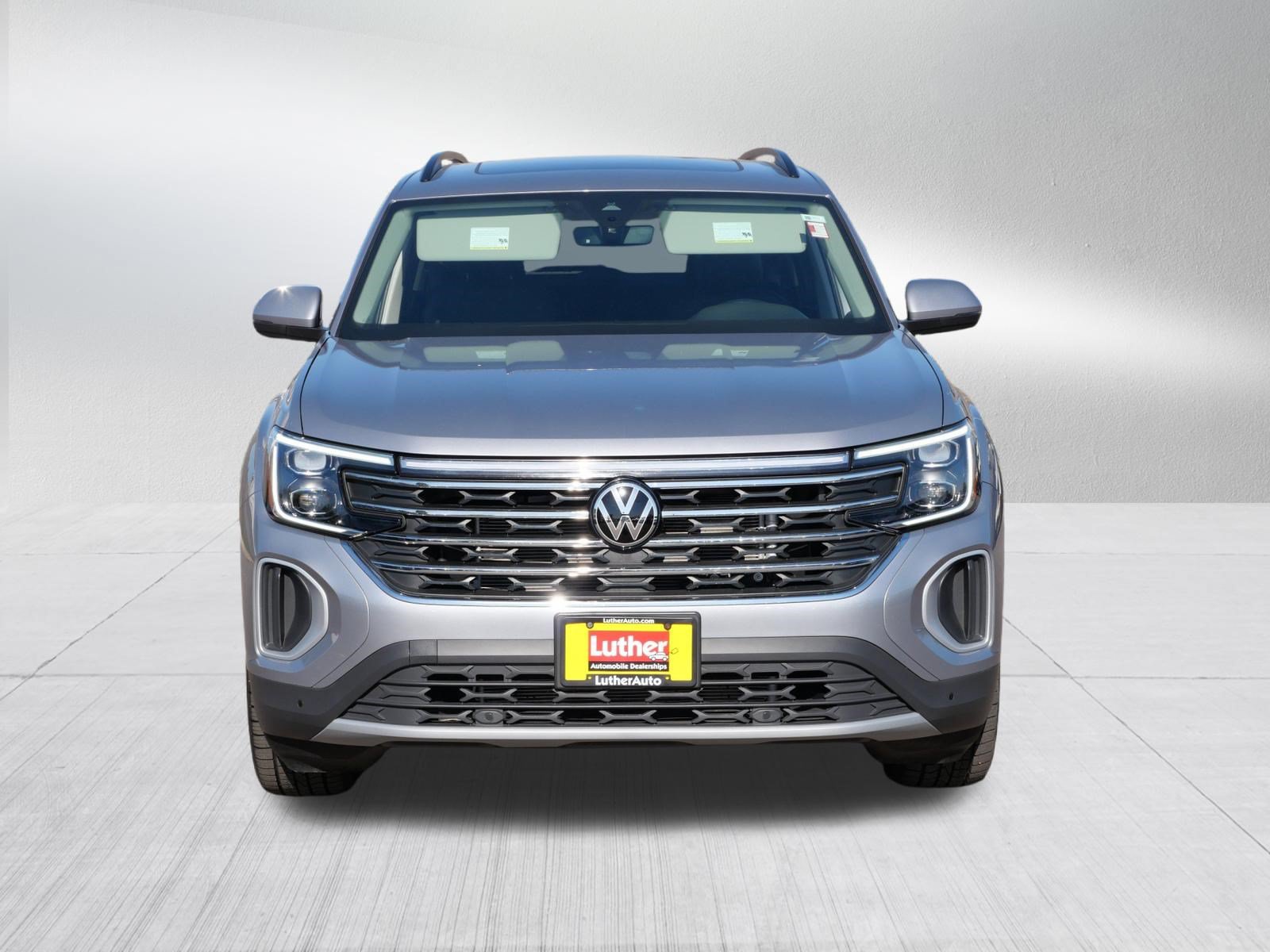 Used 2025 Volkswagen Atlas SE AWD/4WD image 2