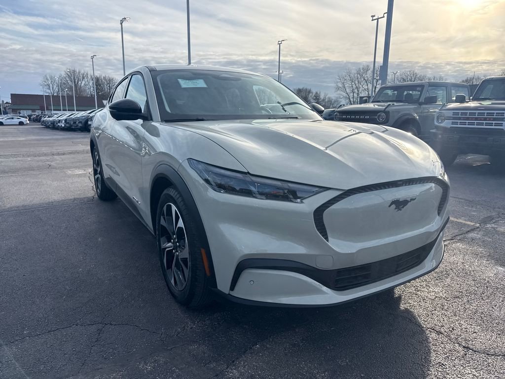 Used 2025 Ford Mustang Mach-E Select w/ Comfort Package Lite image 4