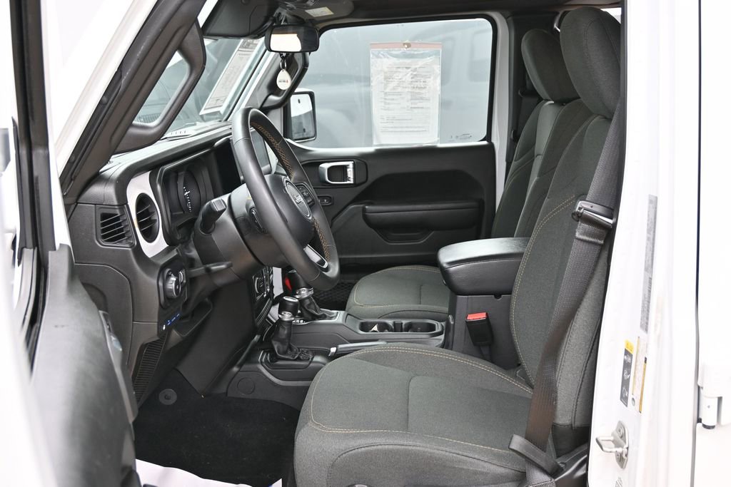 Used 2024 Jeep Wrangler Unlimited w/ Convenience Group AWD/4WD image 17