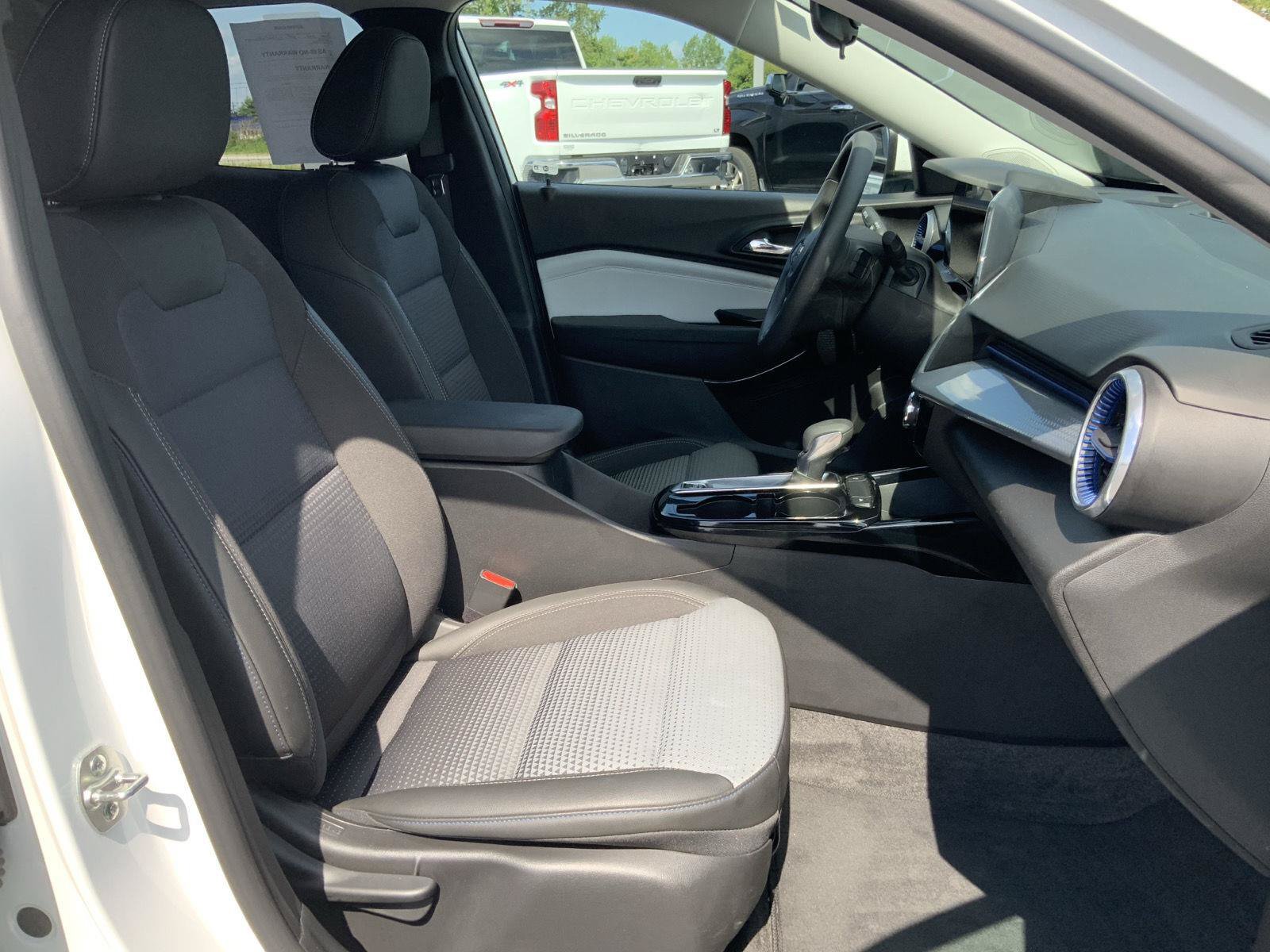 Used 2024 Chevrolet Trax LT FWD image 52