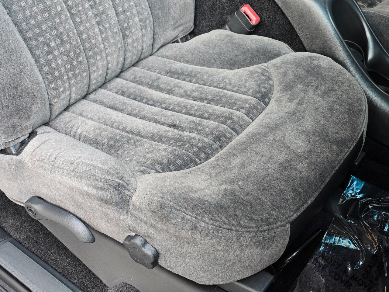 Used 2001 Chevrolet Blazer Xtreme w/ Preferred Equipment Group image 91