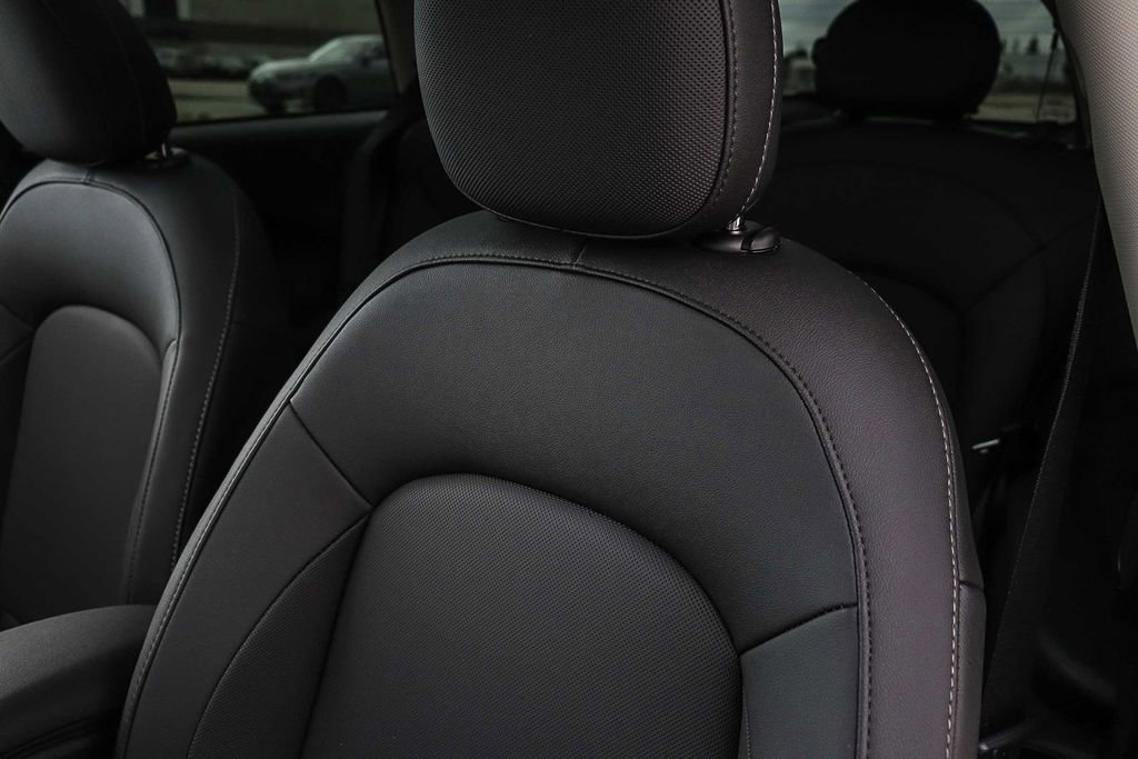 Used 2024 MINI Cooper 2-Door Hardtop FWD image 40