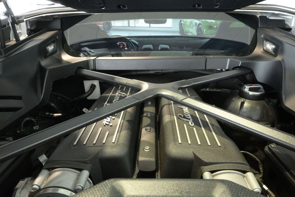 Used 2023 Lamborghini Huracan EVO RWD image 24