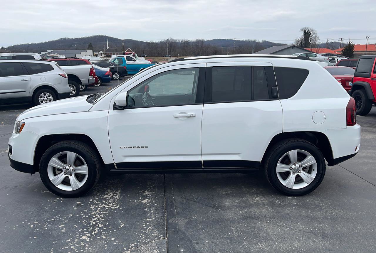 Used 2014 Jeep Compass Latitude w/ Sun/Sound Group AWD/4WD image 6