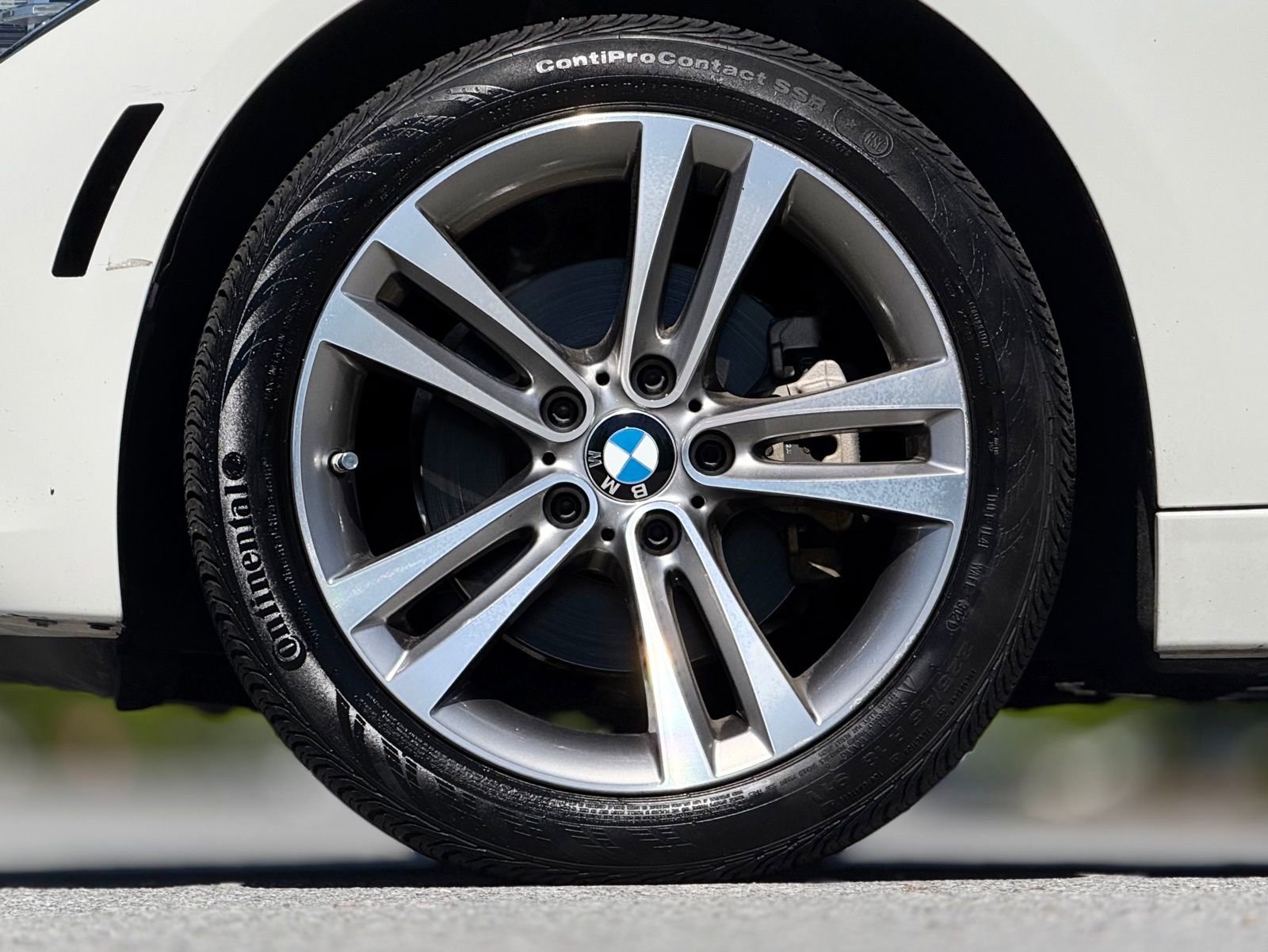 Used 2018 BMW 330i xDrive Sedan w/ Convenience Package AWD/4WD image 18