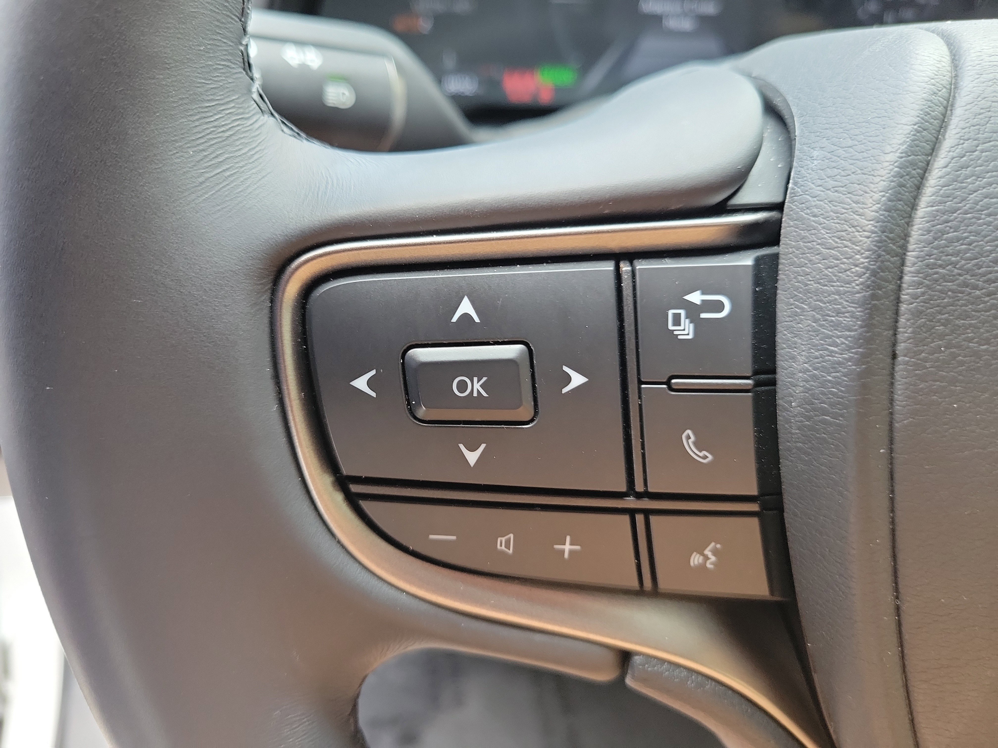 Used 2025 Lexus UX 300h FWD w/ Accessory Package (Z2) image 28