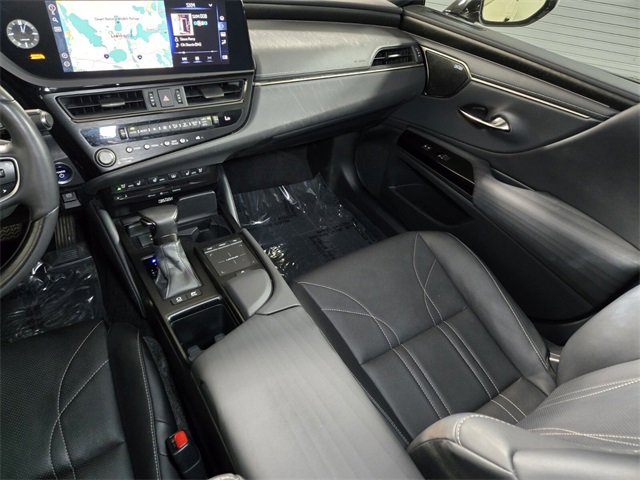Certified 2022 Lexus ES 300h w/ Luxury Package image 18