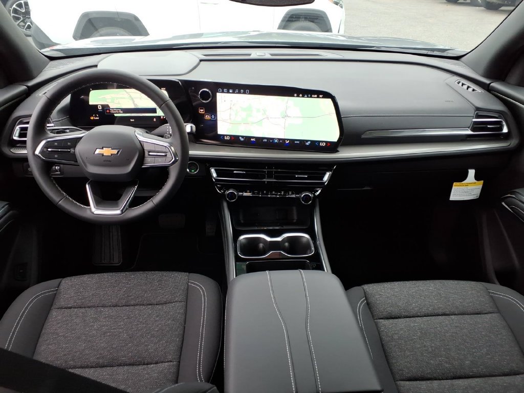New 2027 Chevrolet Traverse LT w/ Sun and Wheel Package FWD image 18