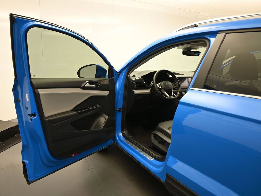 Used 2022 Volkswagen Taos SEL w/ Panoramic Sunroof Package image 9