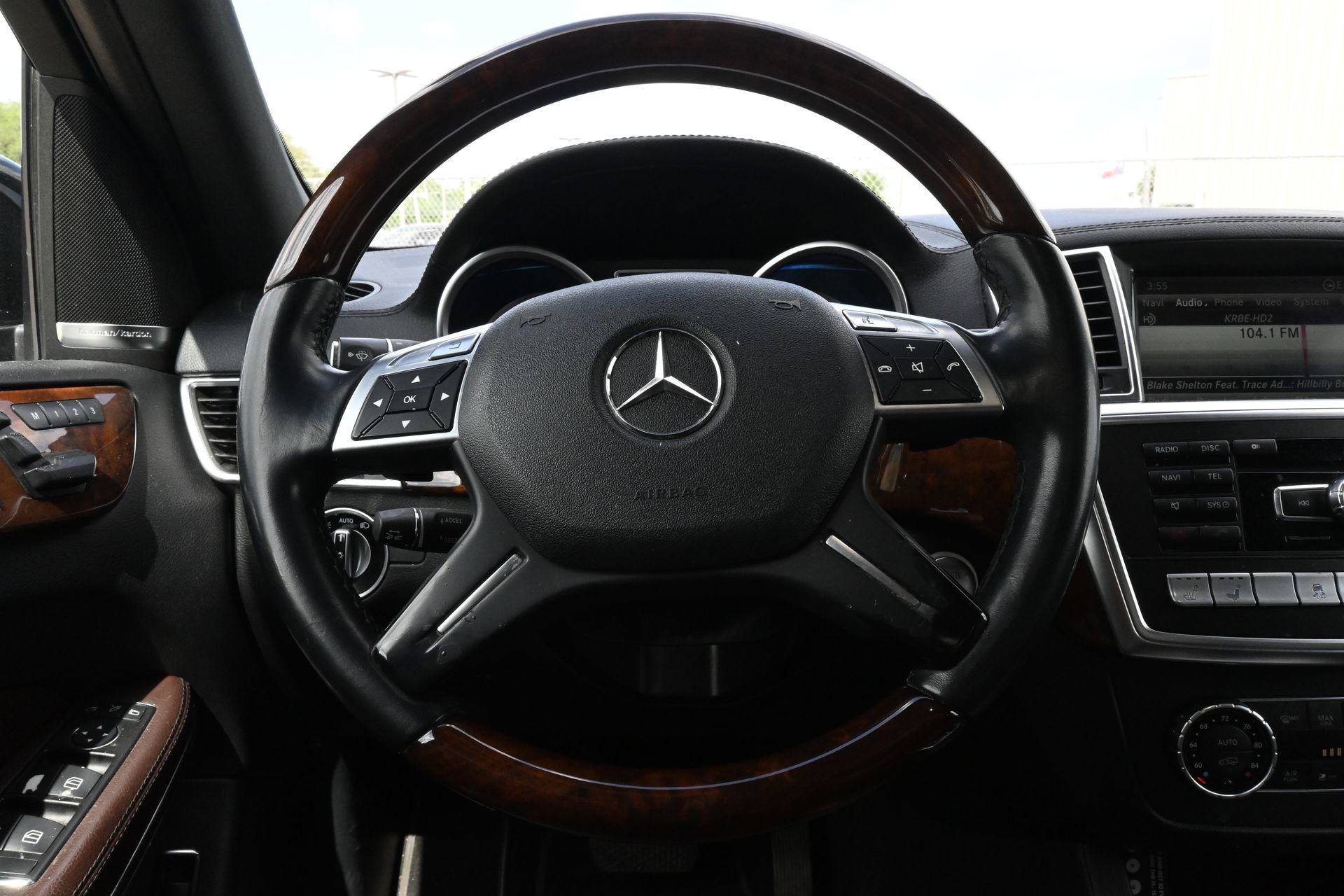 Used 2014 Mercedes-Benz GL 550 4MATIC image 10