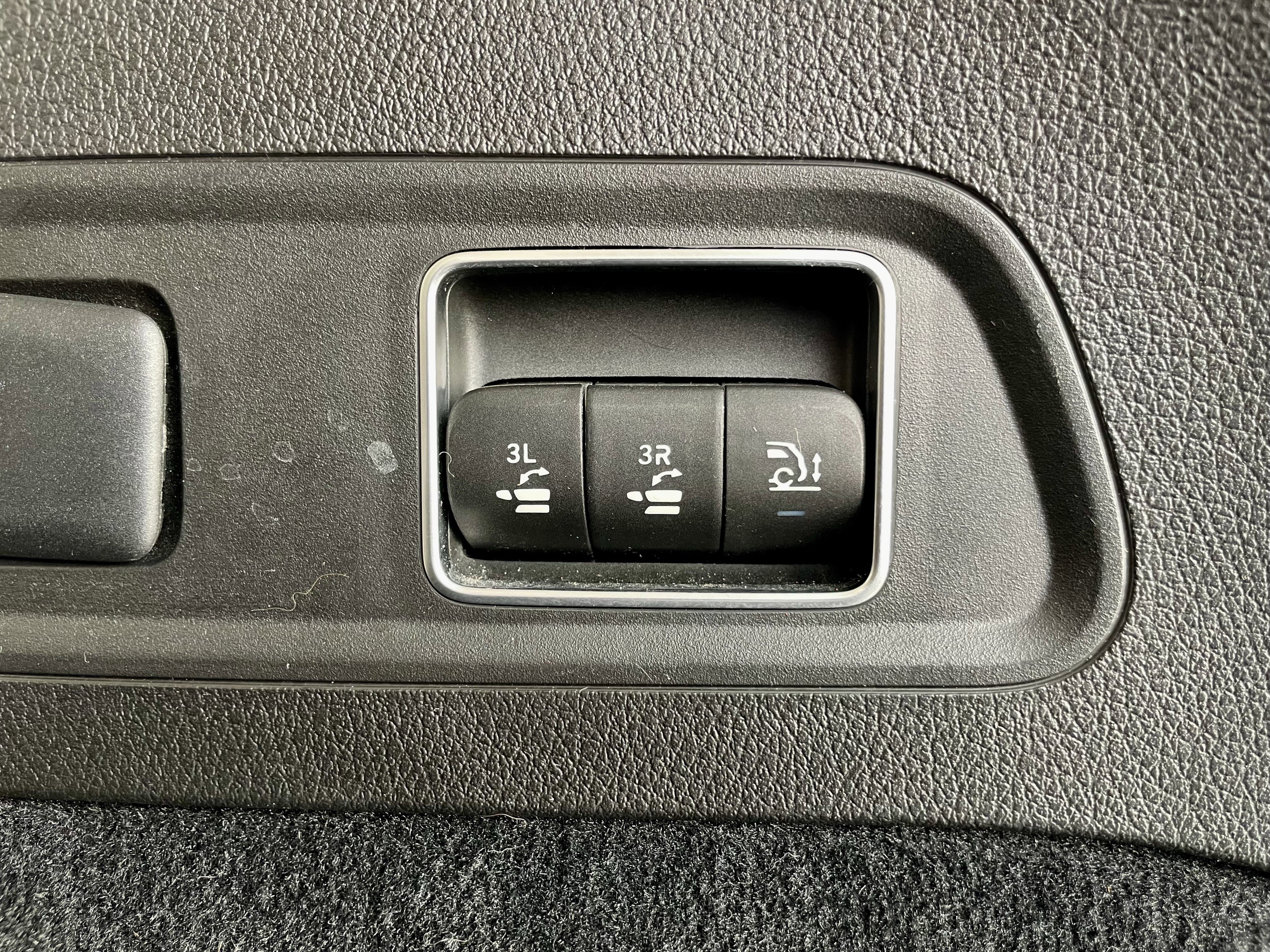 Used 2021 Mercedes-Benz GLS 450 4MATIC image 40
