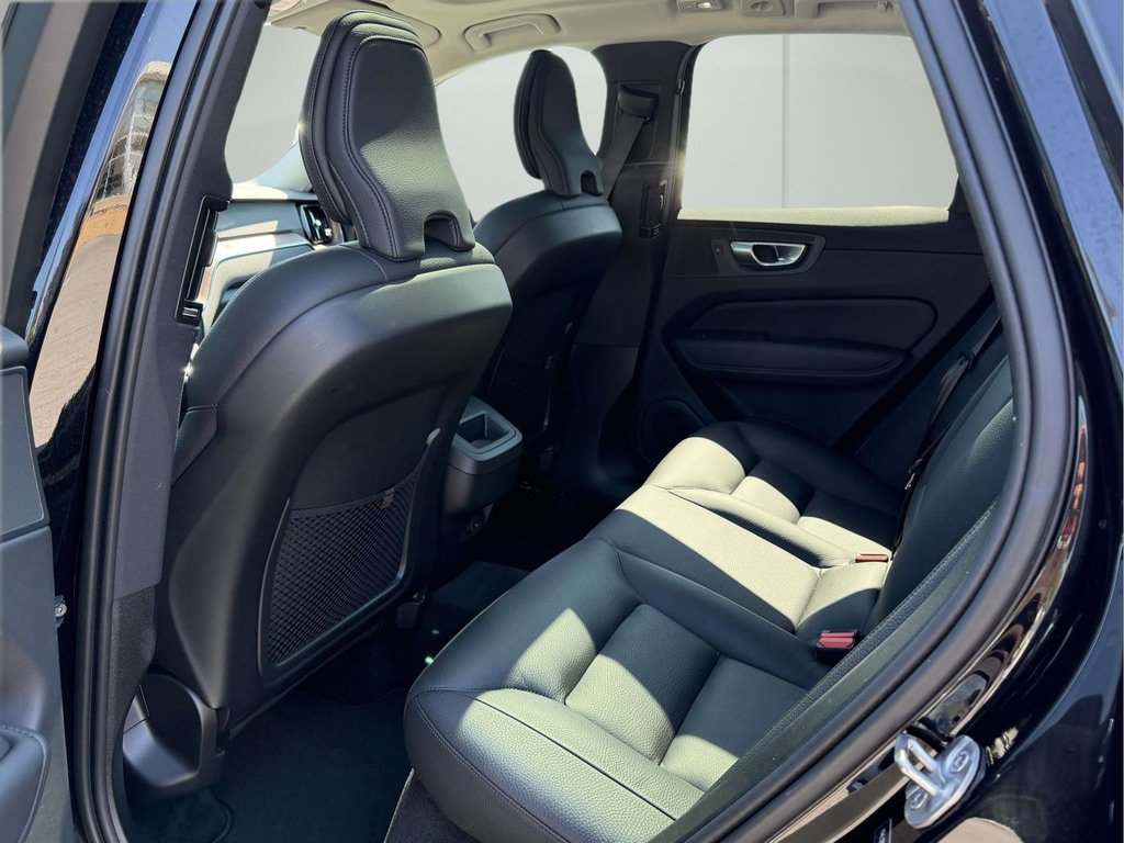 Used 2024 Volvo XC60 B5 Plus w/ Protection Package Premier AWD/4WD image 14