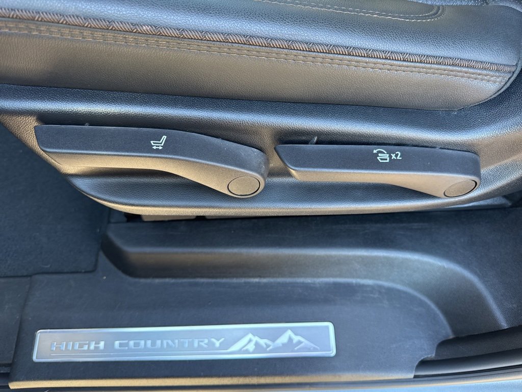 Used 2024 Chevrolet Suburban High Country image 40