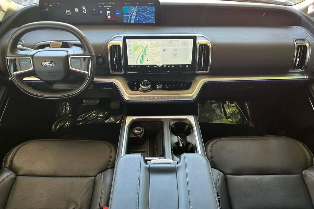 Used 2025 Ford Expedition Platinum image 15