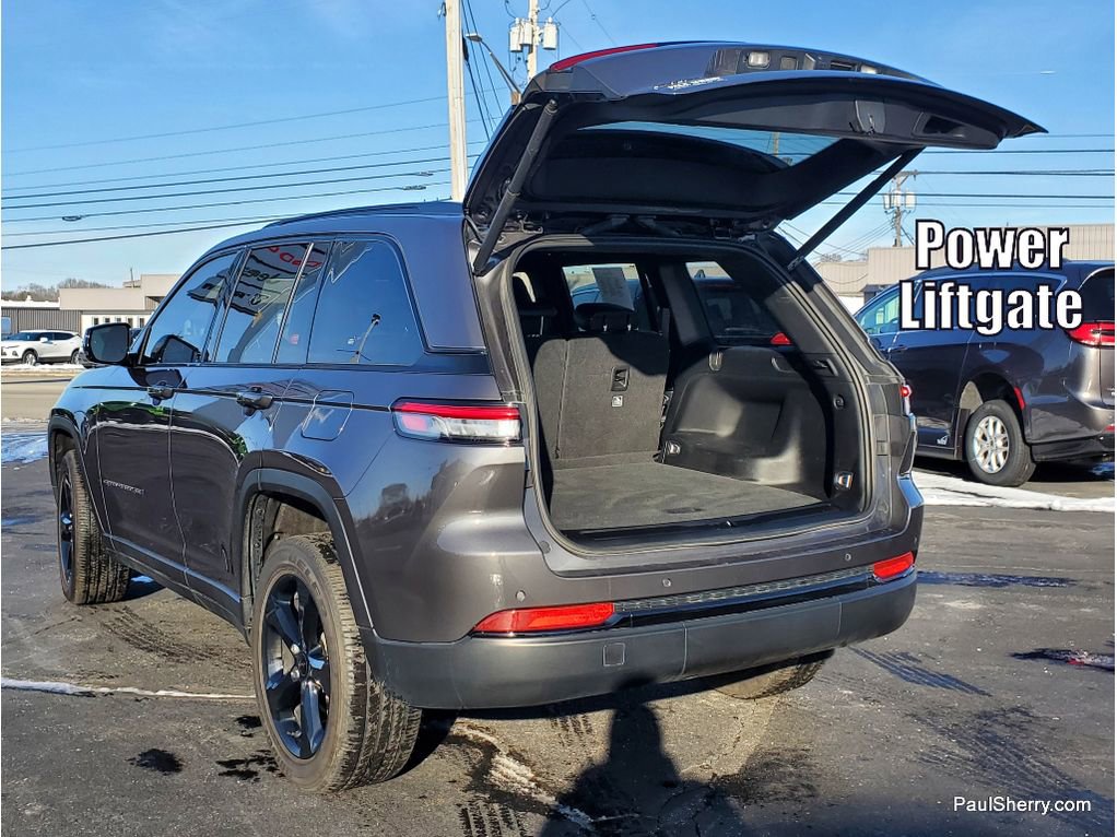 Used 2022 Jeep Grand Cherokee Altitude AWD/4WD image 12