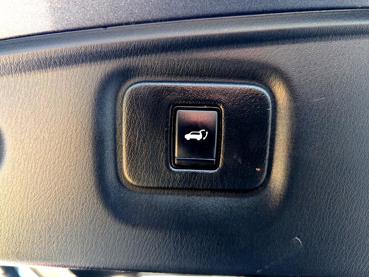 Used 2020 Nissan Pathfinder SL image 14