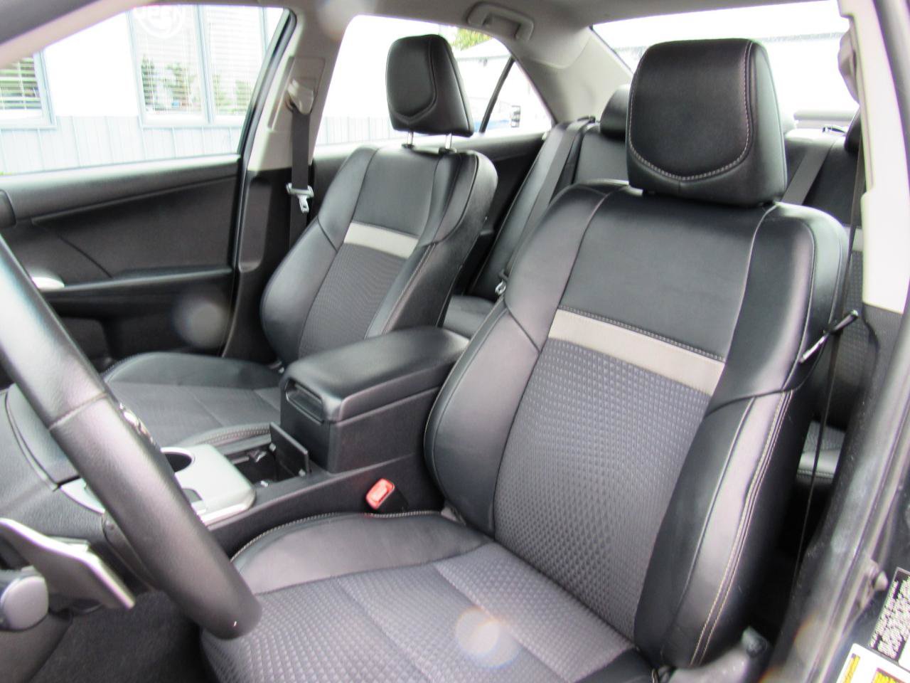Used 2012 Toyota Camry SE FWD image 17