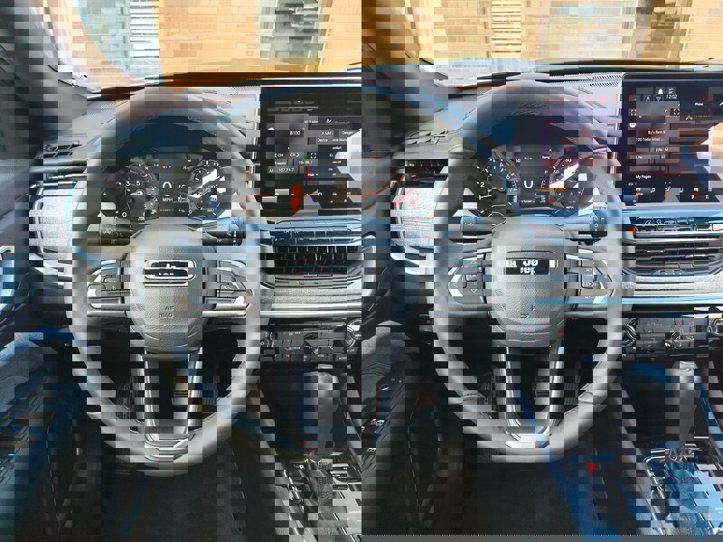 Used 2024 Jeep Compass Latitude image 13