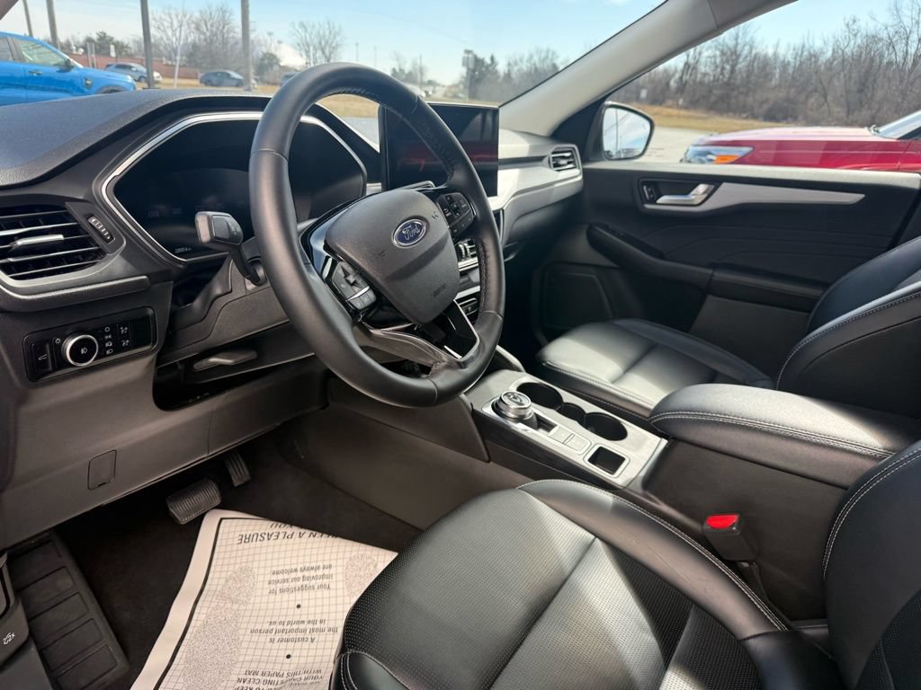 Used 2025 Ford Escape Platinum AWD/4WD image 22