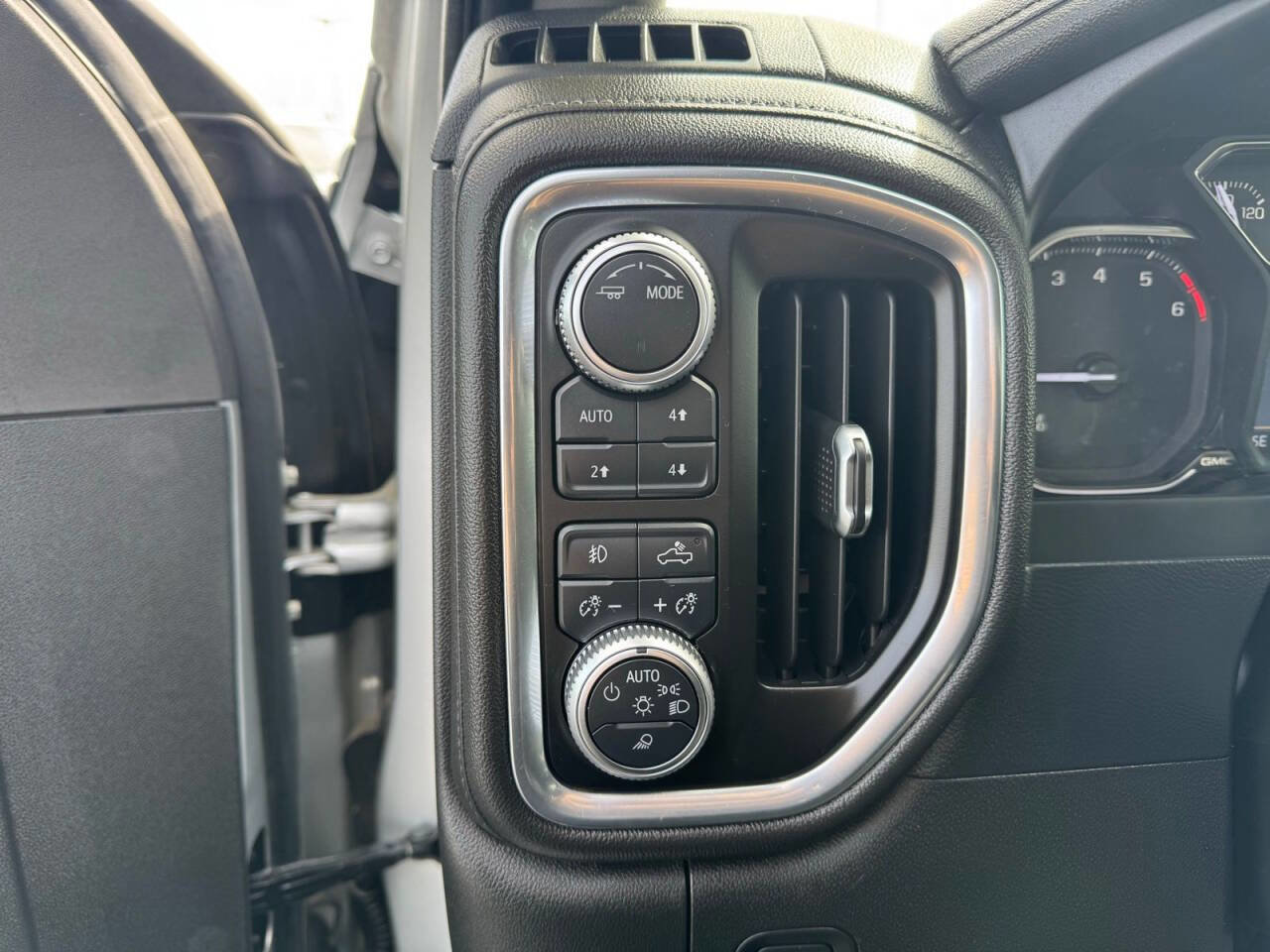 Used 2020 GMC Sierra 2500 SLT w/ SLT Convenience Package AWD/4WD image 16