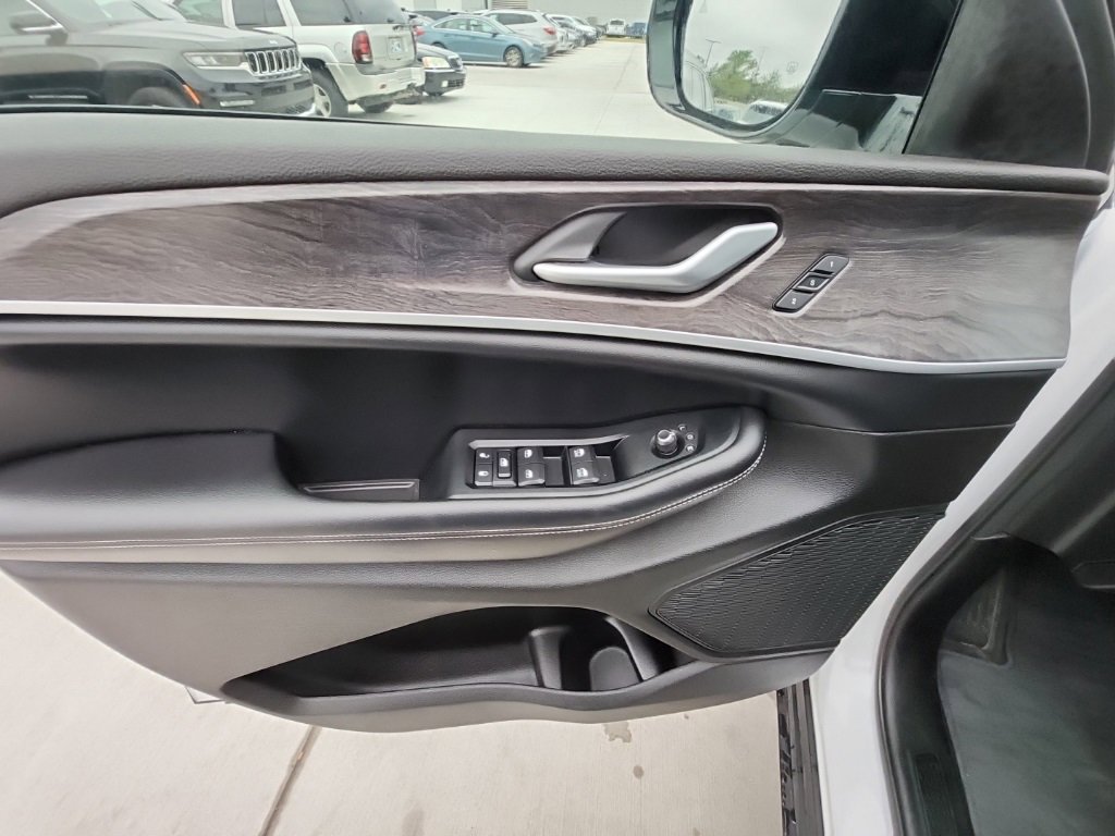 Used 2024 Jeep Grand Cherokee Limited image 14