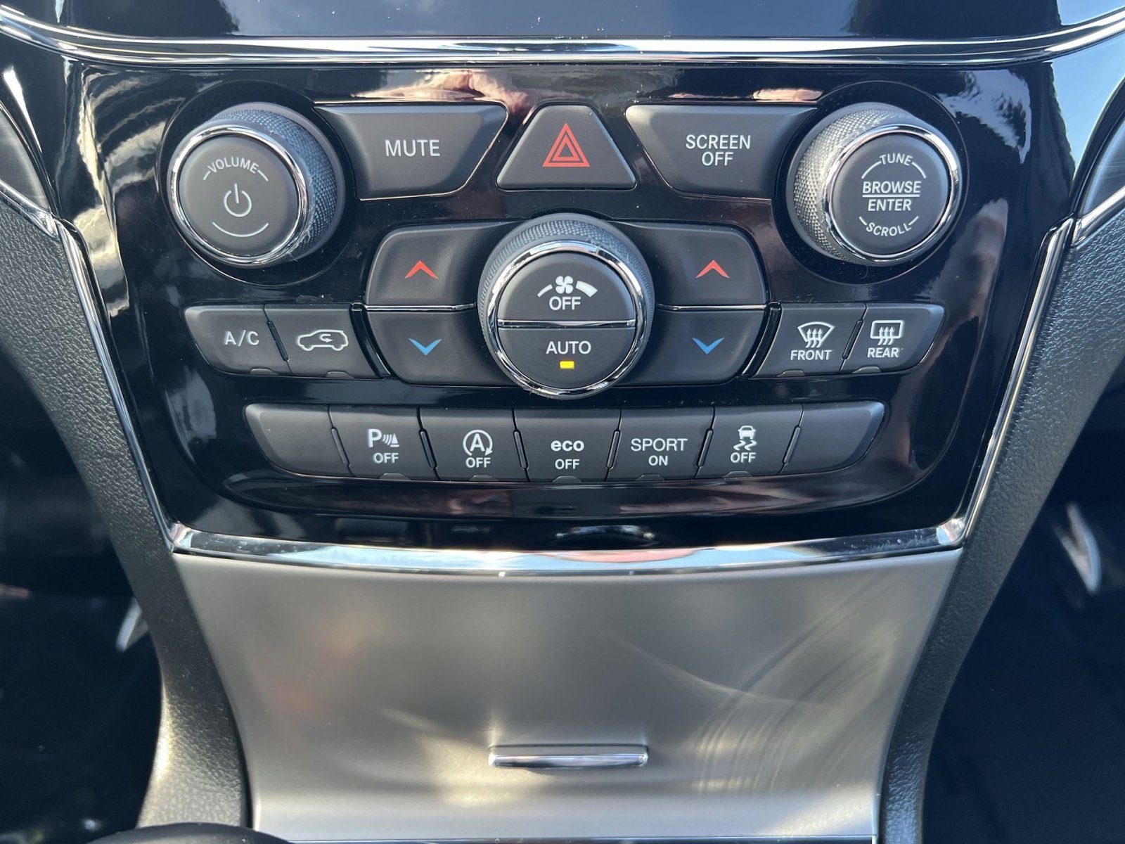 Used 2019 Jeep Grand Cherokee Limited image 21