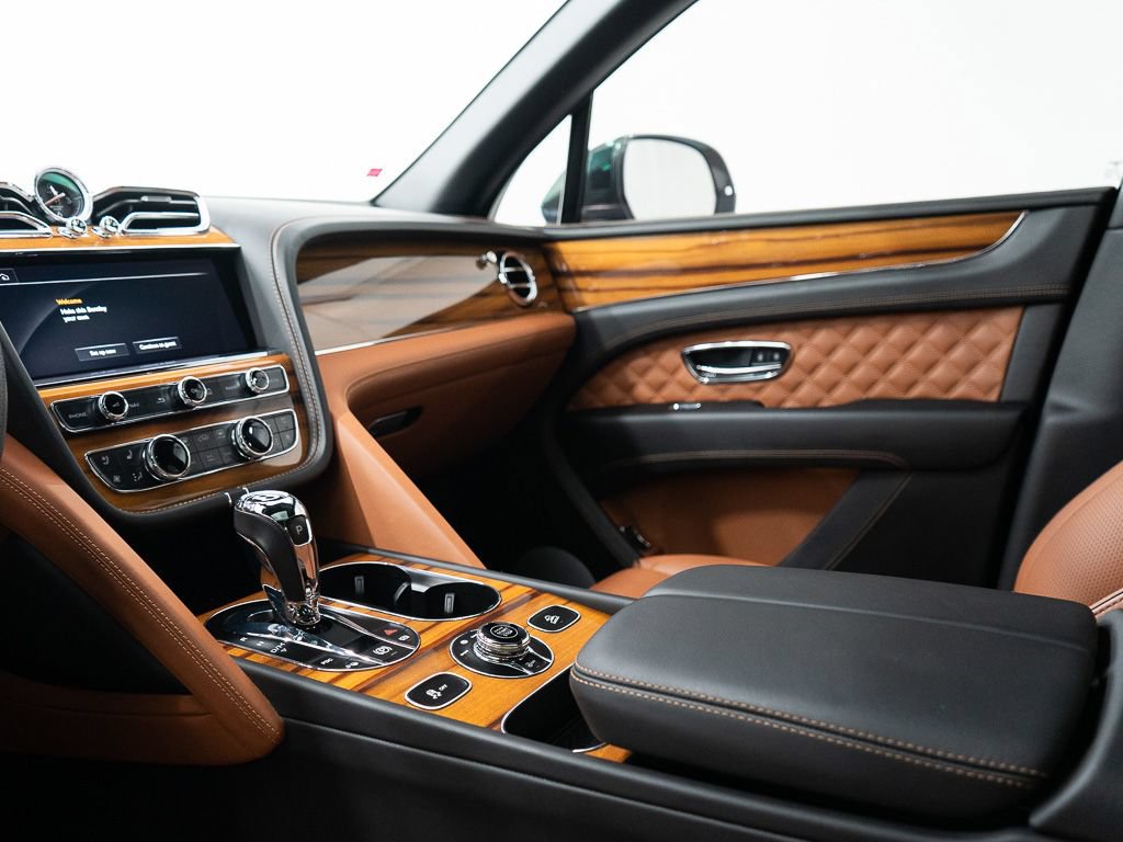 Certified 2022 Bentley Bentayga AWD/4WD image 29