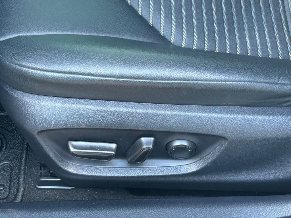 Used 2024 Toyota Camry SE w/ Convenience Package image 17