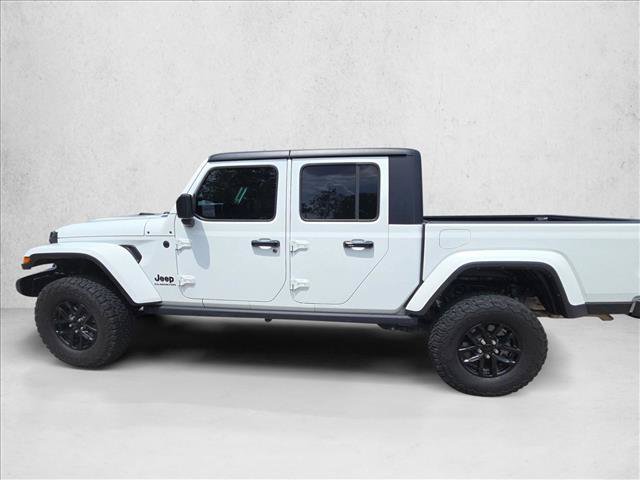 Used 2022 Jeep Gladiator Sport AWD/4WD image 9