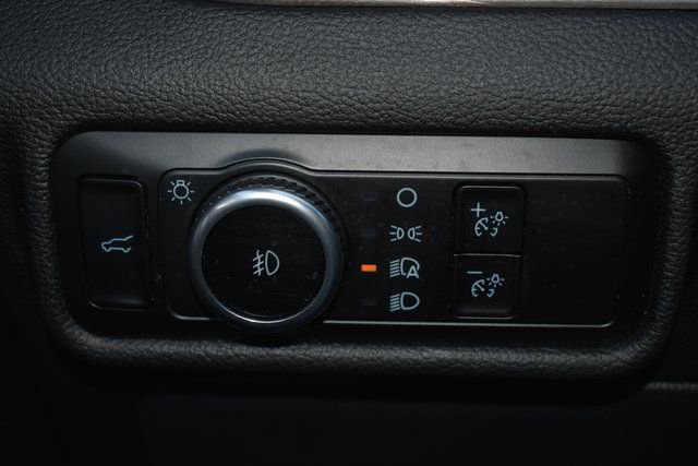 Used 2024 Ford Explorer Limited image 17