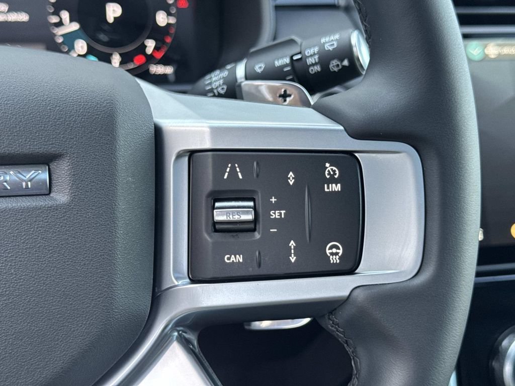 Certified 2025 Land Rover Discovery S AWD/4WD image 28