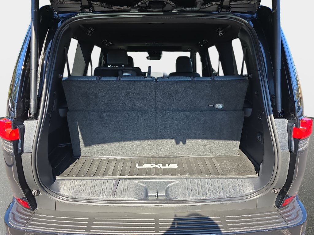 Certified 2024 Lexus GX 550 w/ Cold Area Package AWD/4WD image 11