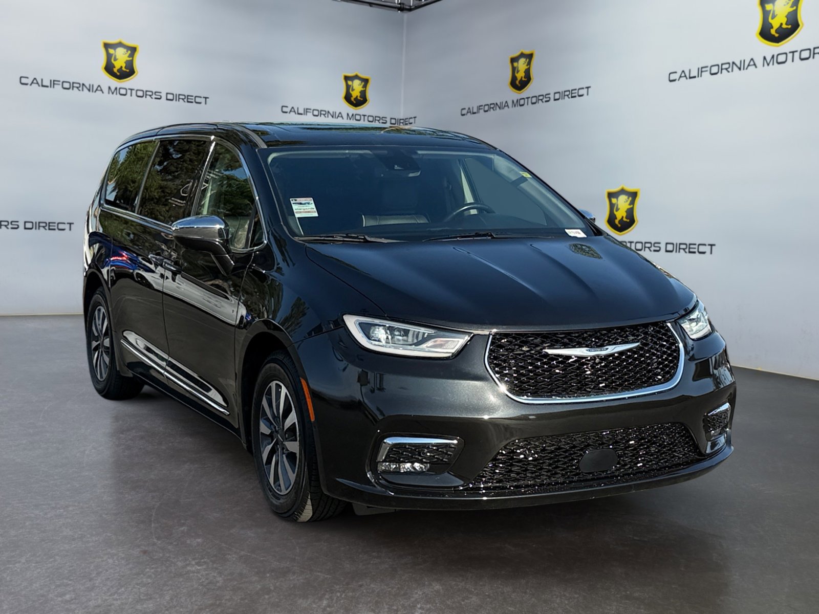Used 2022 Chrysler Pacifica Limited w/ Uconnect Theater Family Group FWD image 7