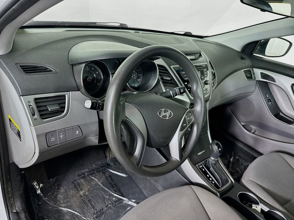 Used 2015 Hyundai Elantra SE image 14