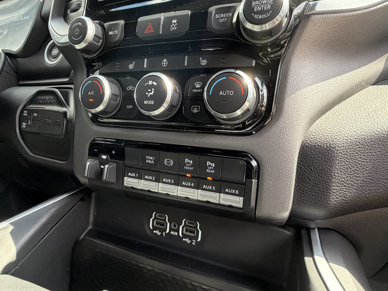 Used 2022 RAM 2500 Big Horn w/ Level 1 Equipment Group AWD/4WD image 29