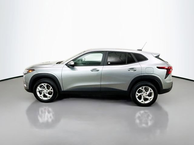 Used 2024 Chevrolet Trax LS w/ LS Convenience Package image 4