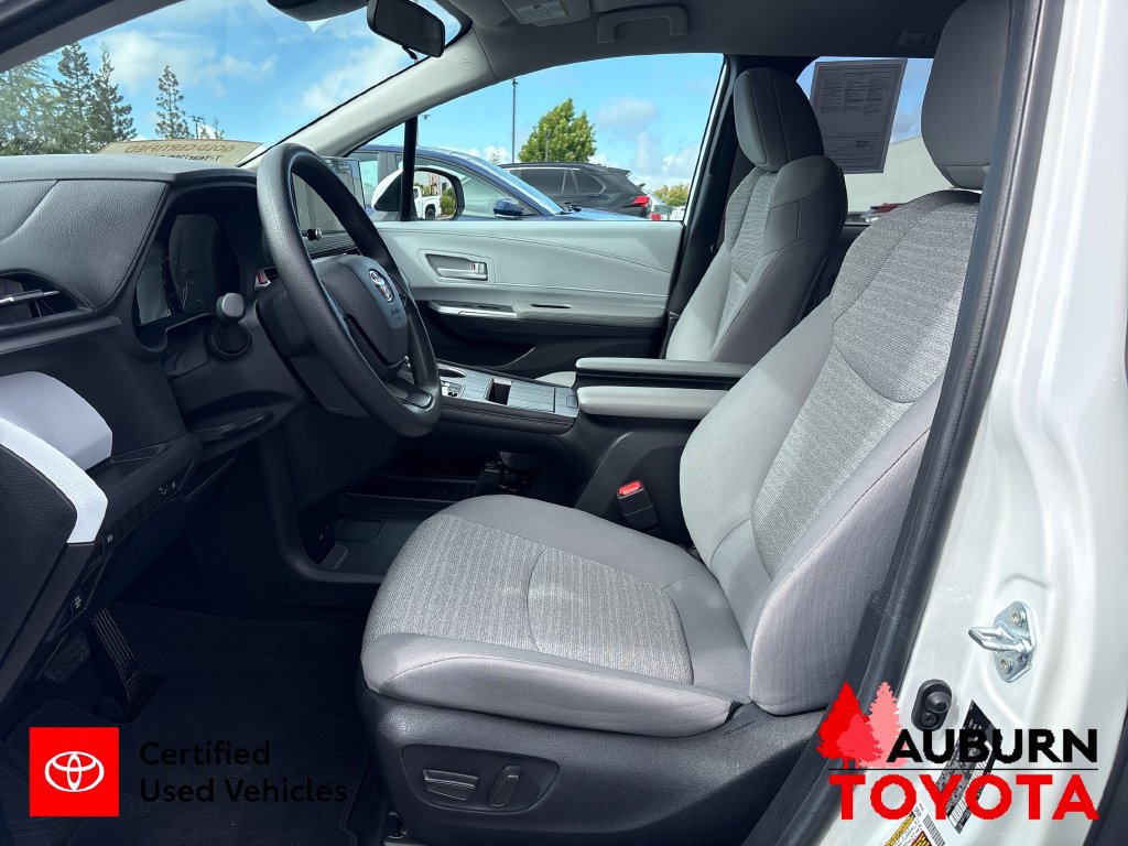 Certified 2025 Toyota Sienna LE FWD image 18