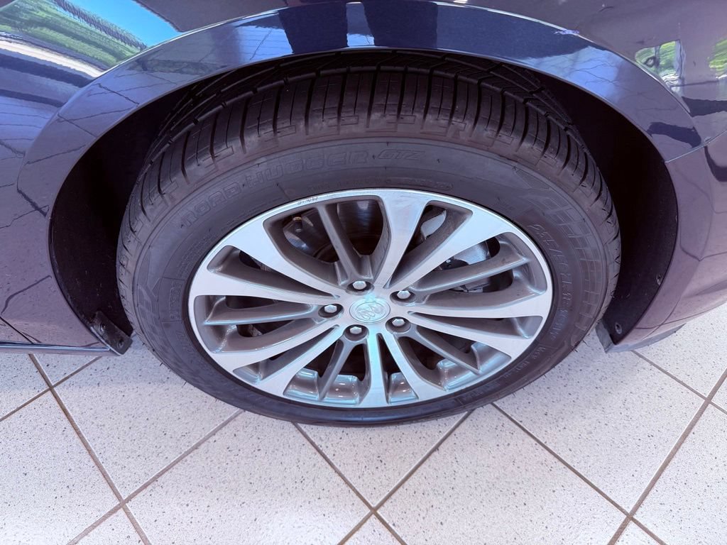 Used 2017 Buick LaCrosse Essence FWD image 16